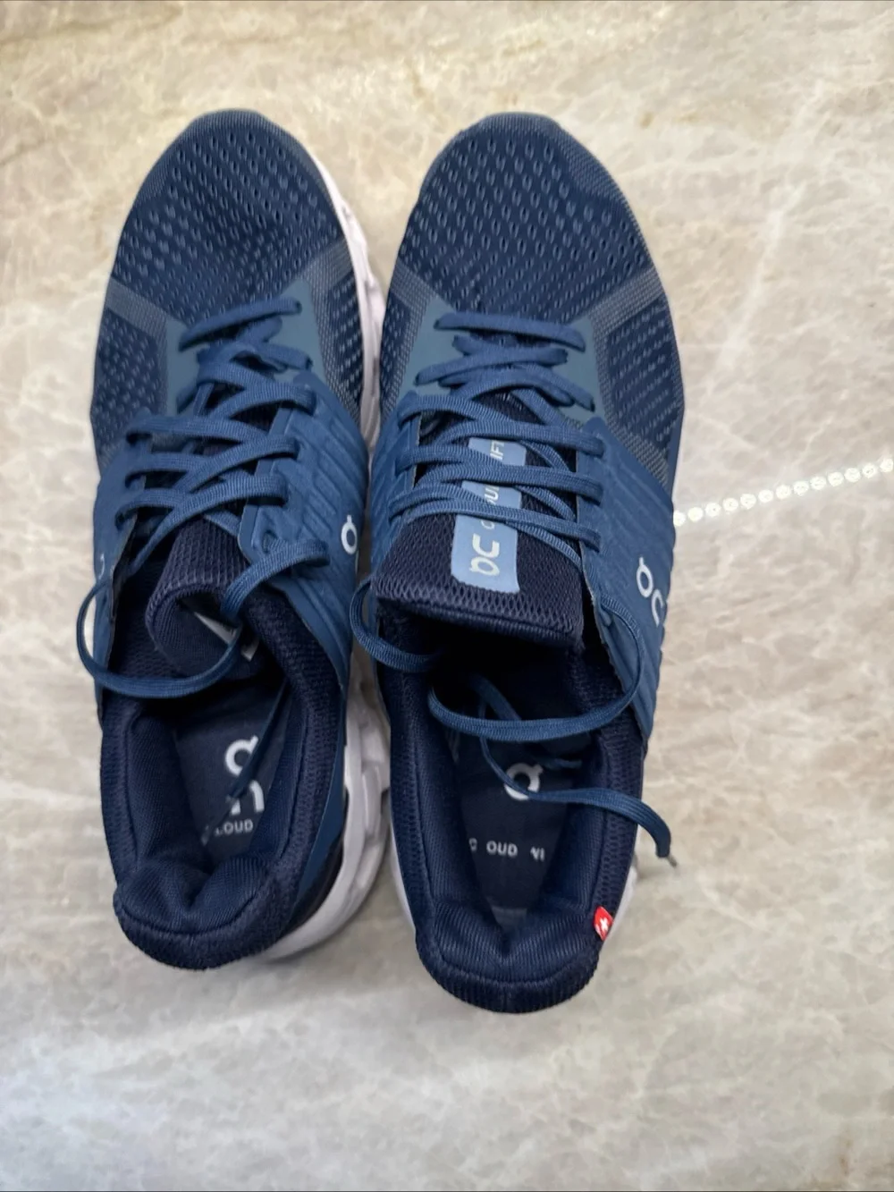 On Cloudswift Running Shoes Size 10
